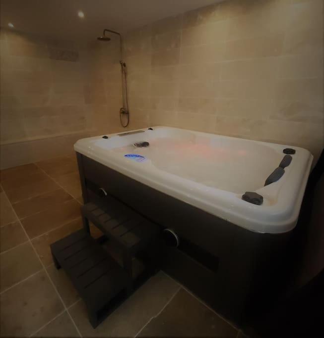 Nalan Orrygeois, Spa, Sauna, Proche Asterix Exteriér fotografie